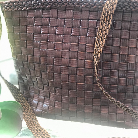 LJS COLLECTION brown woven leather crossbody bag - Picture 5 of 13